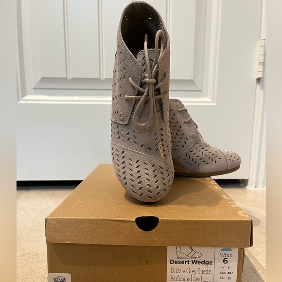 NEW Toms wedges in box size 6 - Picture 5 of 5